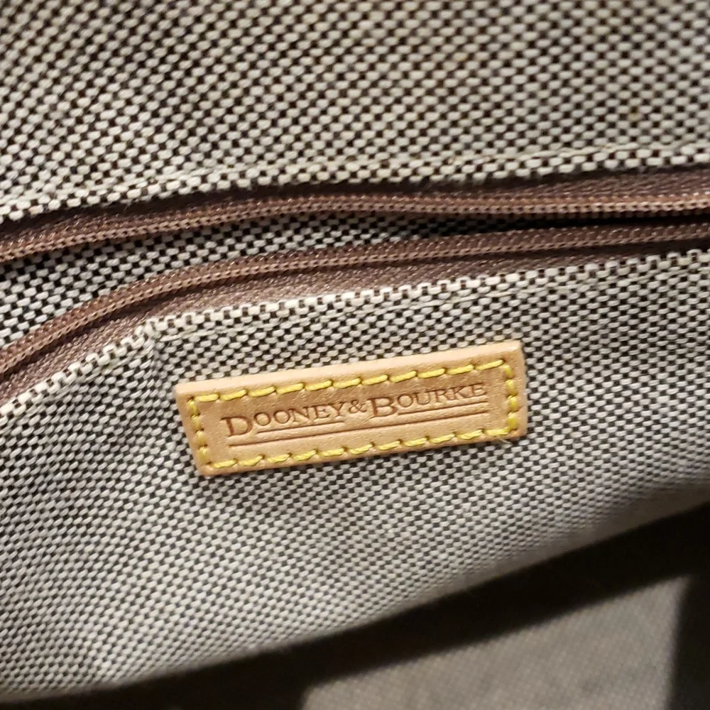 ❣️💫MARK DOWN💫❣️Dooney & Bourke Bag - Picture 6 of 11